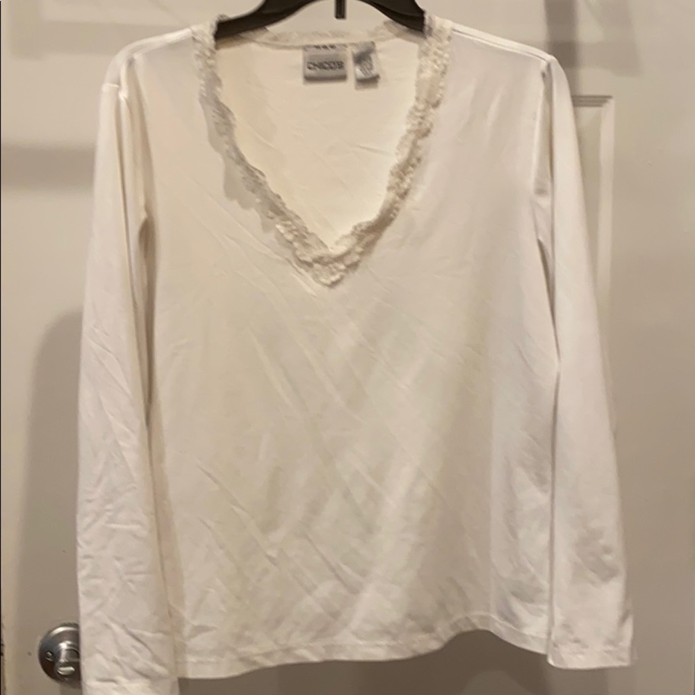 Long sleeve v neck lace trim top